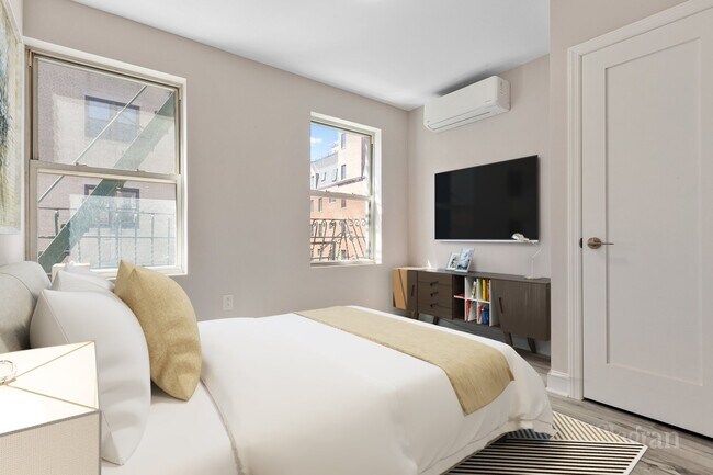 Building Photo - 243 Bleecker St