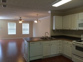 Primary Photo - Condo on Westside - Available February