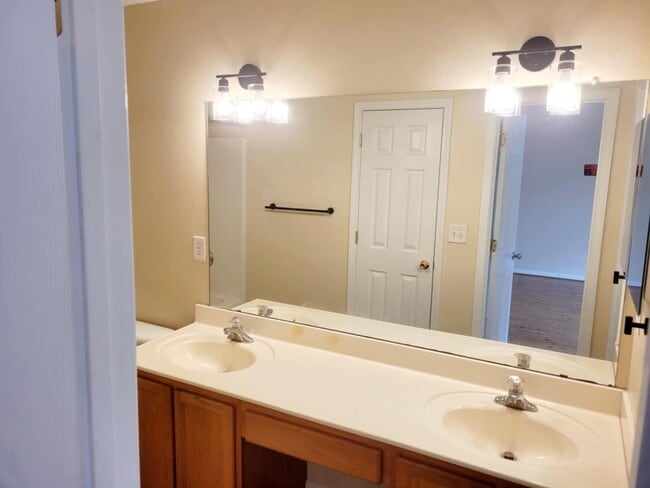 Building Photo - 10920 Kinston Ridge Pl
