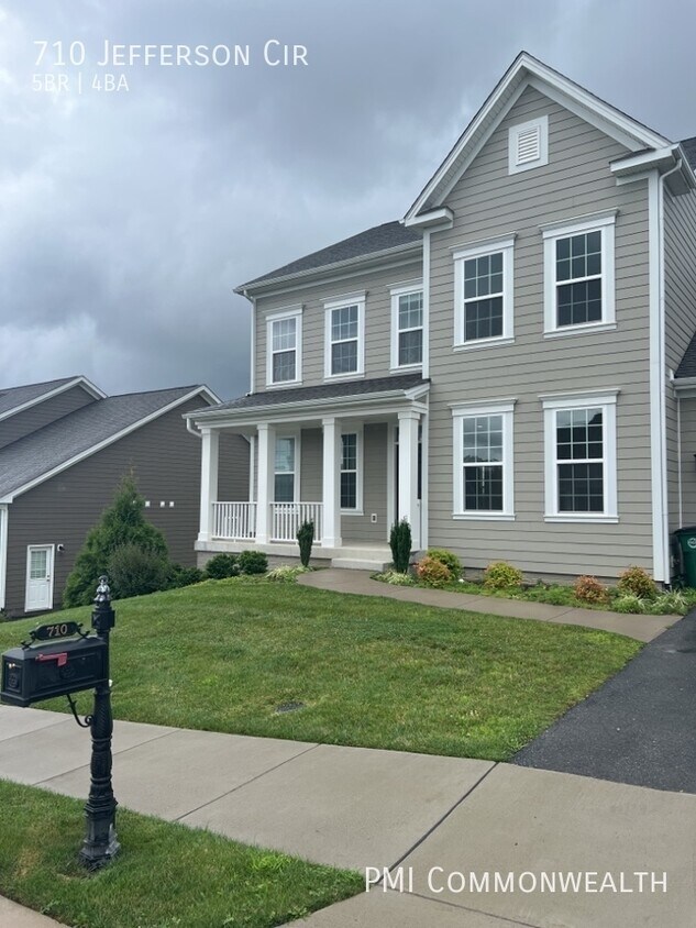 Primary Photo - 5 Bed / 4.5 Bath Single Family (Available ...