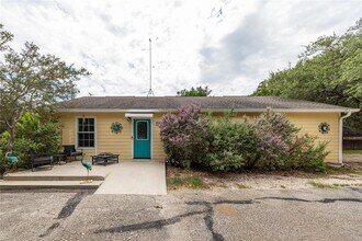 Building Photo - 400 Oak Knob Dr
