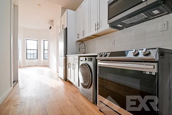Building Photo - 203 Van Buren St