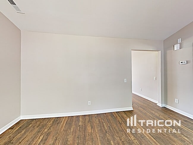 Building Photo - 5411 Peachwood Dr