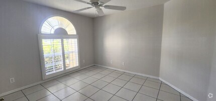 Building Photo - 451 10th Pl