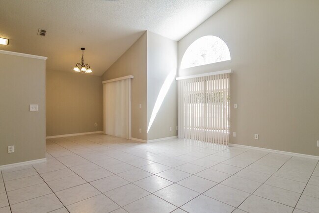Building Photo - 2272 Grand Tree Ct