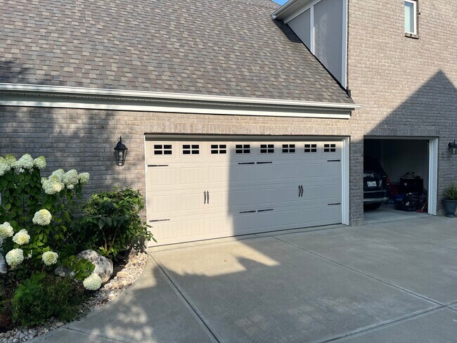 Foto del edificio - 7173 Laurel Oaks Dr