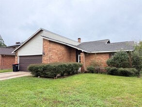 Building Photo - 11315 Paramount Ln