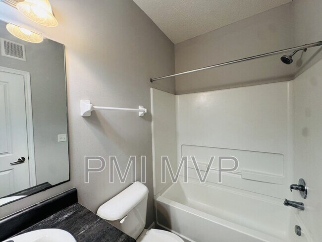 Foto del edificio - 904 Taylor Station Rd