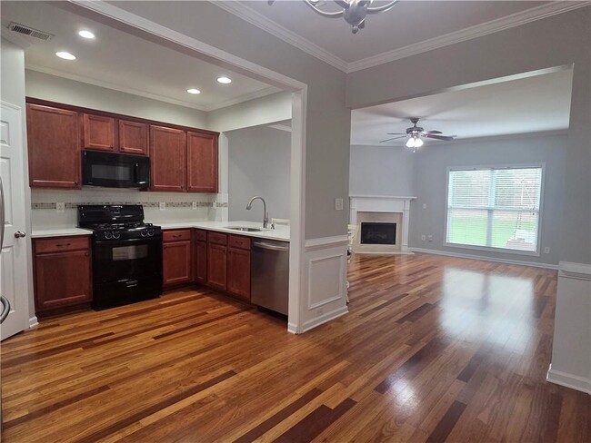 Building Photo - 2720 Beynon Ln NE