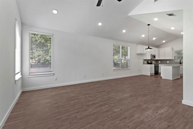 Building Photo - 719 Maple Row