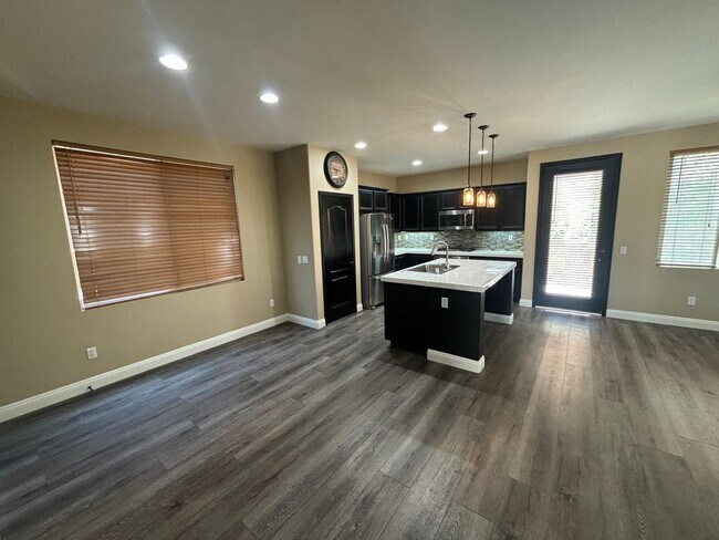 Building Photo - Stunning 3-Bedroom Home with Resort-Style ...