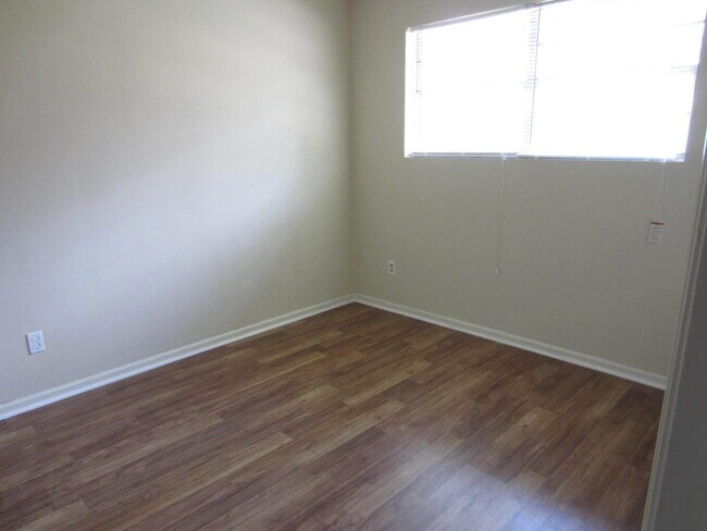 Foto del edificio - 2BD/1B Remodeled Duplex