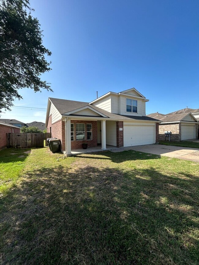 Foto del edificio - Spacious 4-Bedroom Home with Modern Amenit...