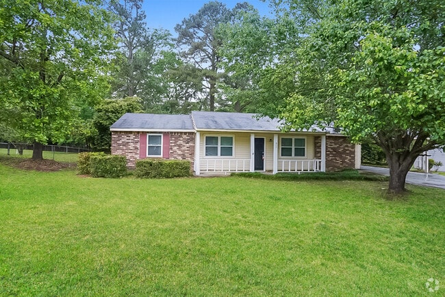 Building Photo - 217 Pineview Dr