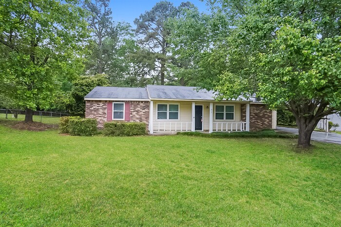 Foto principal - 217 Pineview Dr