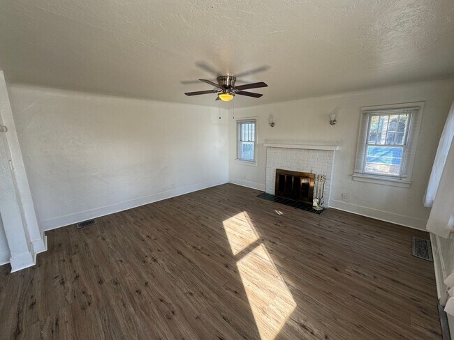 Foto del edificio - Centrally located 2 bedroom house