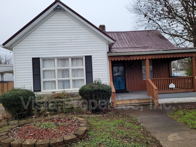 Building Photo - 1121 Elm St