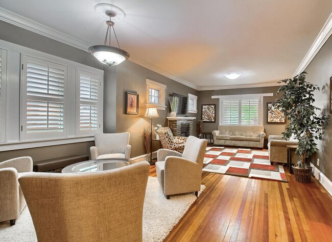 Building Photo - Updated Home near Wash Park!
