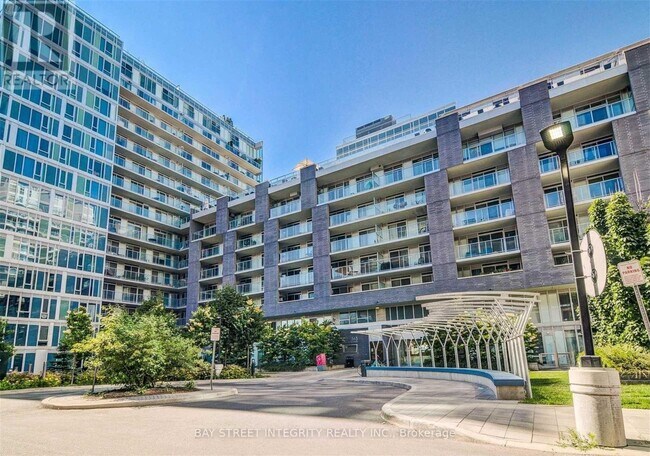 Photo du bâtiment - 565-W565 Wilson Ave