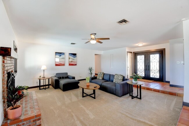 Building Photo - Paradise Palms – No neighbors behind you – Pool – Remodeled – Furnished