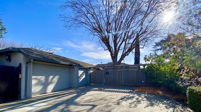 Building Photo - 3 br, 2 bath House - 120 El Toro Court