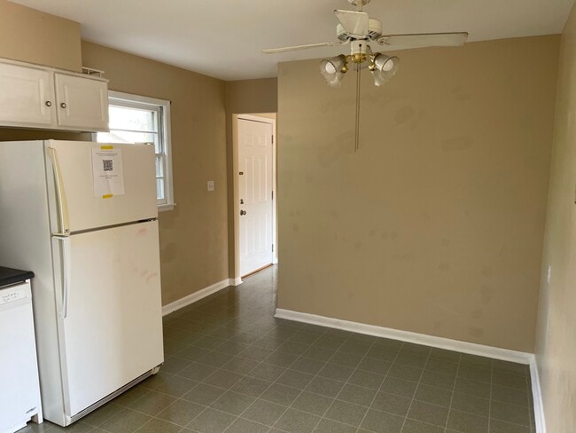 Building Photo - 3615 Kennedy Dr