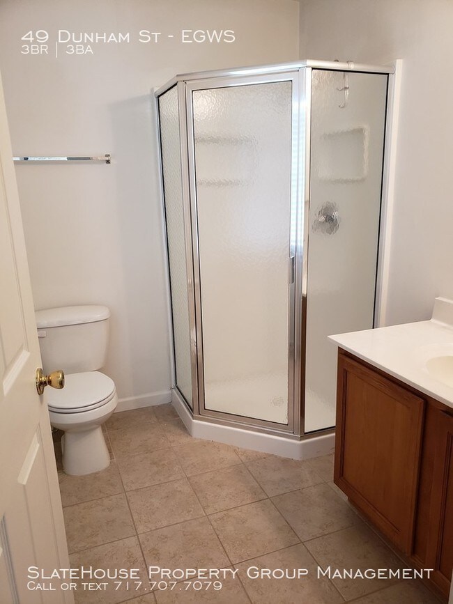 Building Photo - Beautiful 3 Bedroom / 2.5 Bathroom