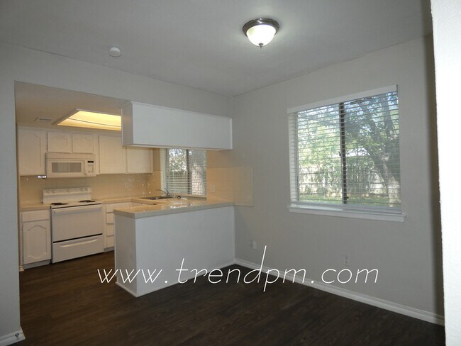 Building Photo - 6625 Richardson Dr