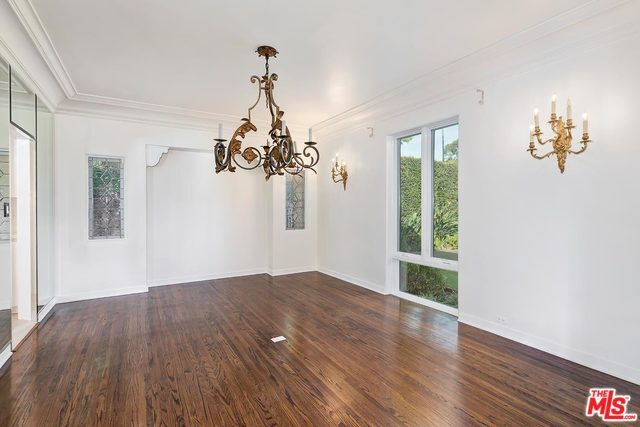 Foto del edificio - 725 N Bedford Dr
