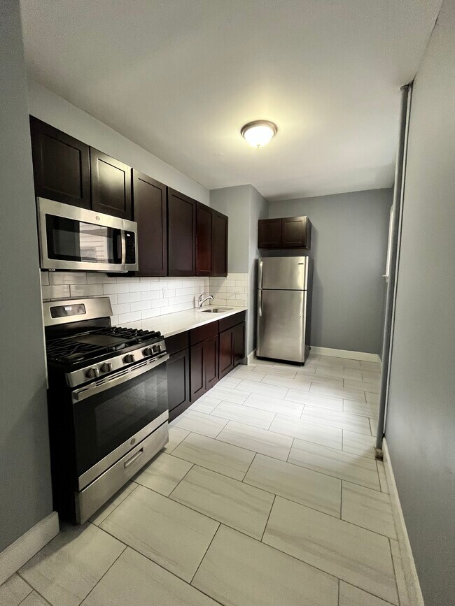 92-94 W 34th 2A - 93 W 34th St