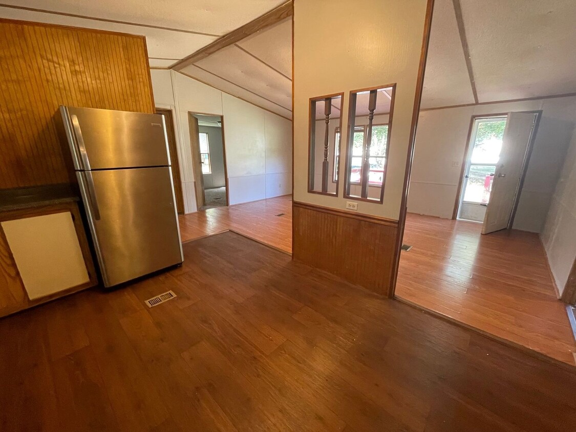 Building Photo - 3 Bedroom 2 Bathroom Manufactured Home For...