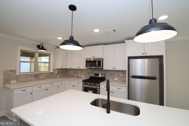 Building Photo - 512 Springdale Dr