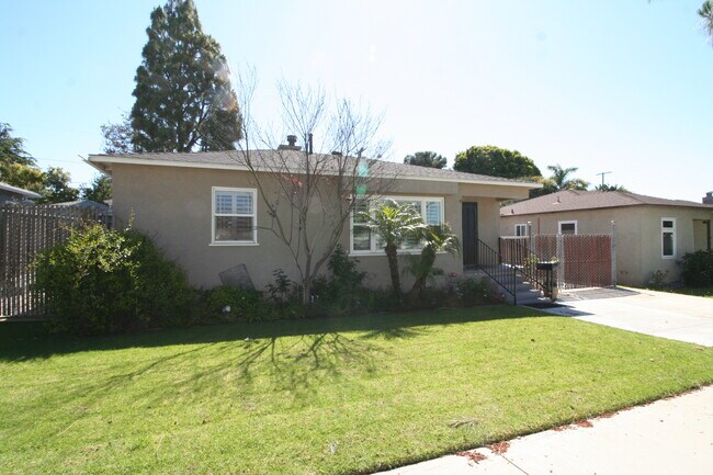 Foto del edificio - 8318 Gonzaga Ave