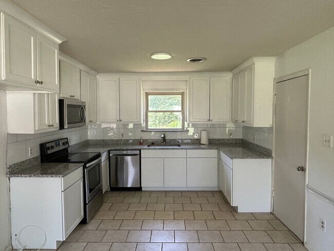 Foto del edificio - 829 Maple Shade Rd