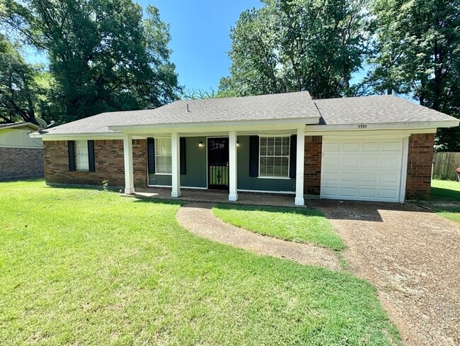 Building Photo - 5595 Briarwood Dr