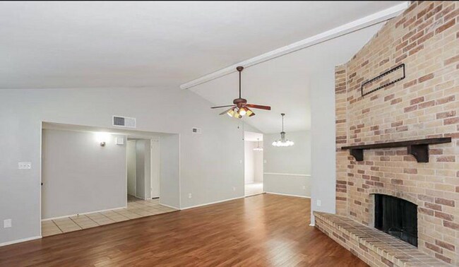 Building Photo - 1820 Culberson Dr