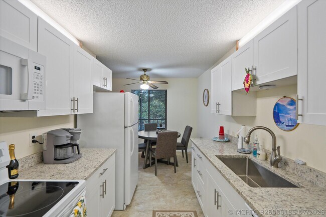 Foto del edificio - 150 Pineview Rd