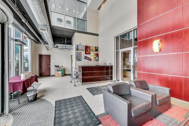 Foto del edificio - 740 W Fulton St