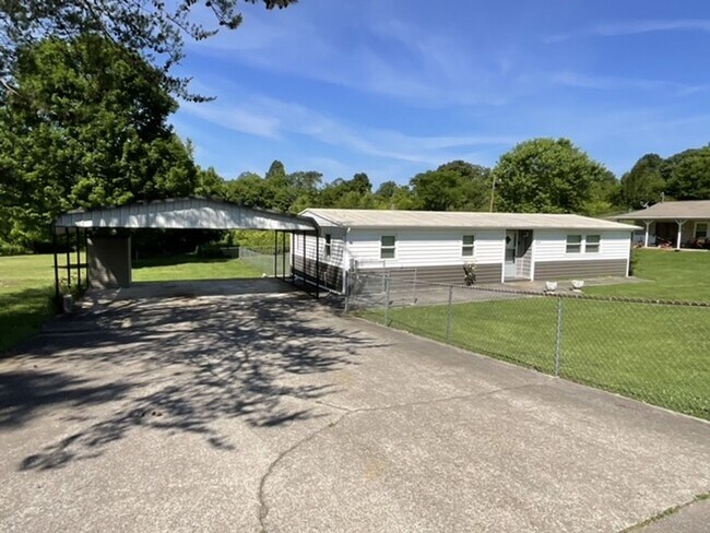 Building Photo - Maryville 37803 - 3 bedroom, 2 bath doublewide - Call Tim Tipton (865) 806-7255