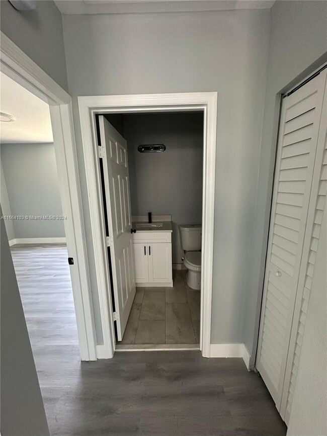 Building Photo - 3 bedroom in Miami FL 33150