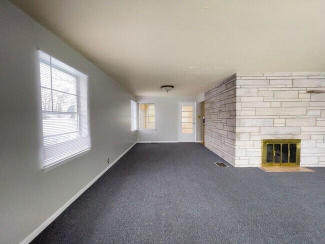 Building Photo - 1506 W White River Blvd