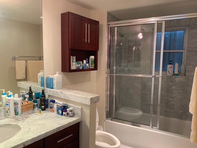 Building Photo - 1402 Brickell Bay Dr