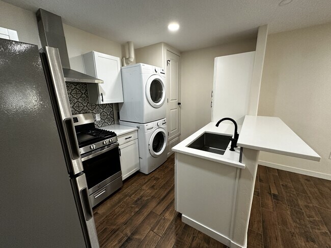 Foto del edificio - 4702 Marble Ave