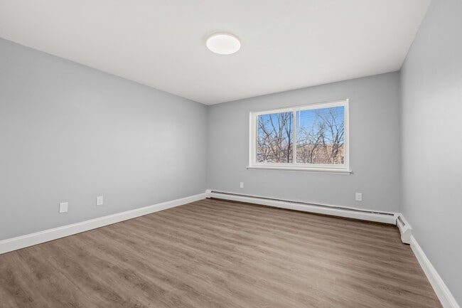 Building Photo - 140 Silver Ln