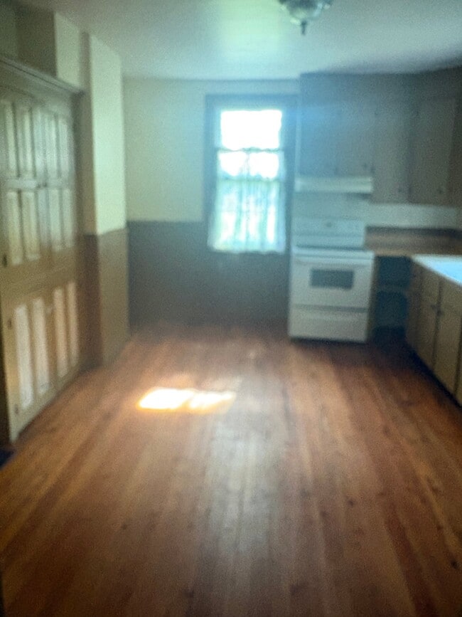 Building Photo - 403 Old Ferry Rd