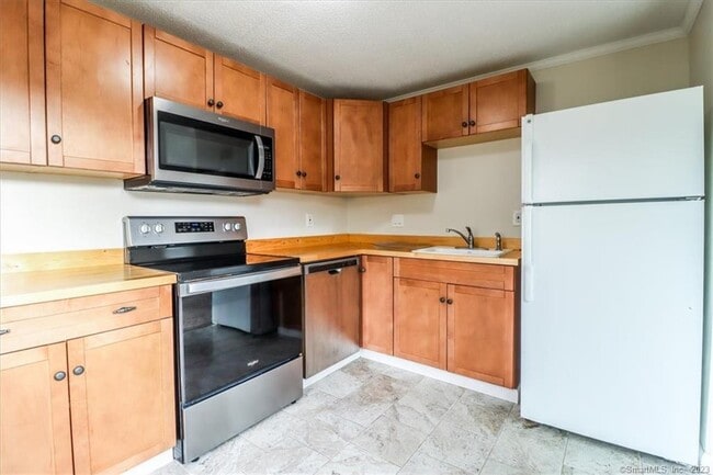 Building Photo - 7 Padanaram Rd