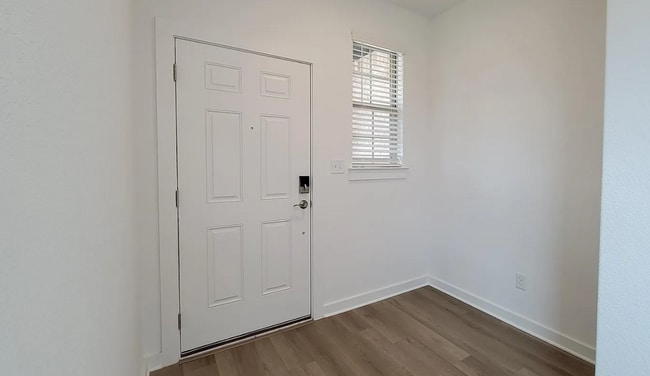 Building Photo - 465 Bristlecone Bnd