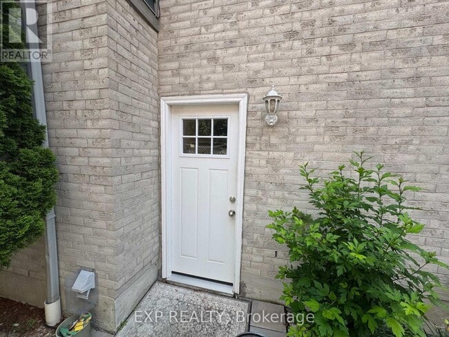 Building Photo - 5294 Russell View Rd