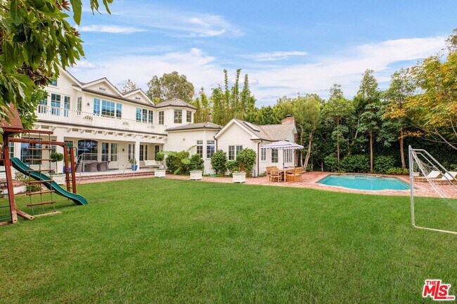 Building Photo - 601 Amalfi Dr