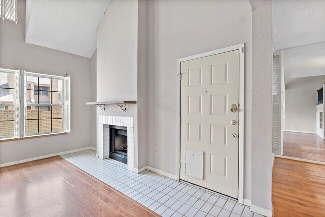 Foto del edificio - 3122 Camelot Dr